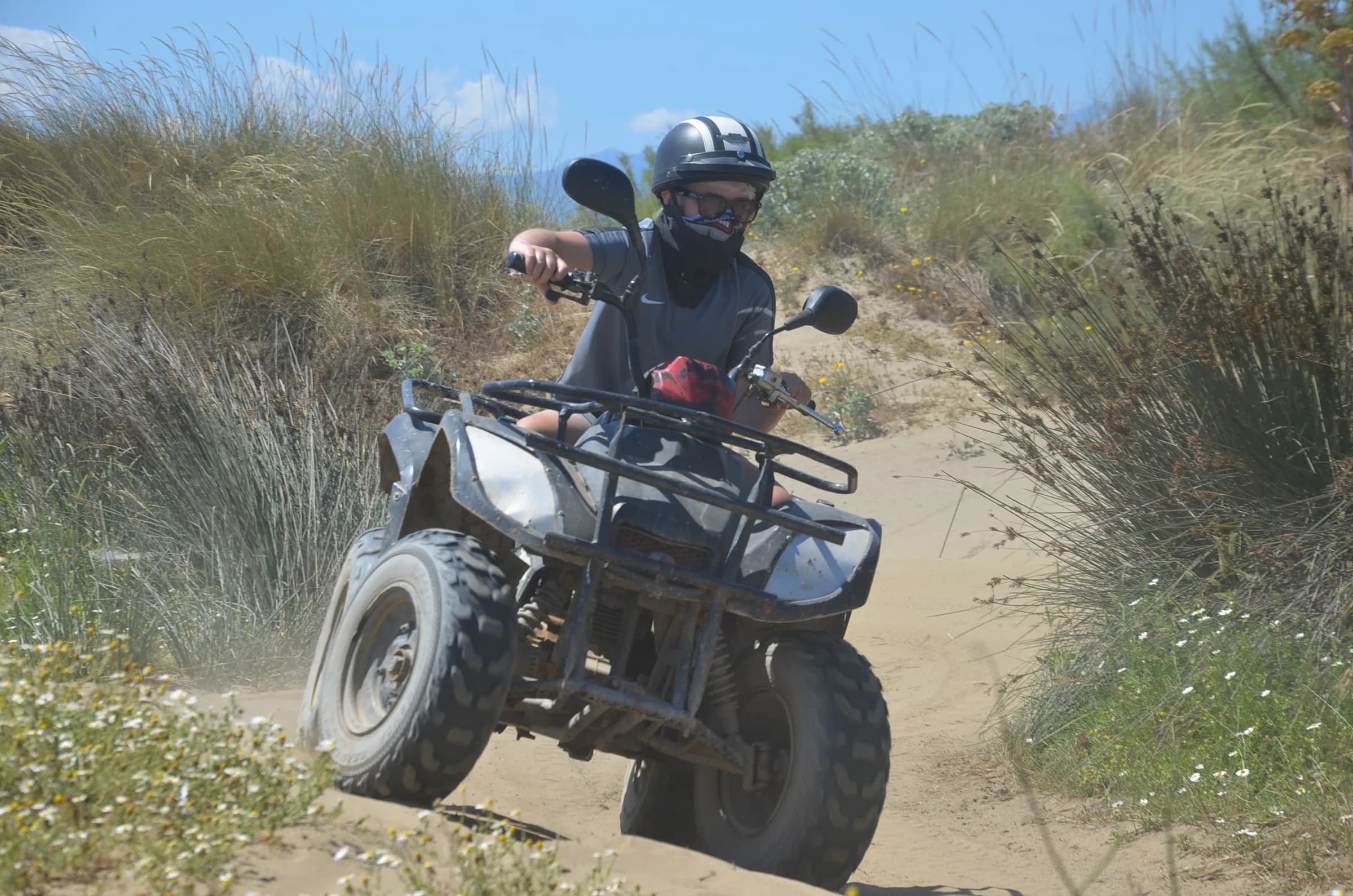 Kuşadası'nda Quad mu Buggy Safari mi Seçmeli: Bir Rehber